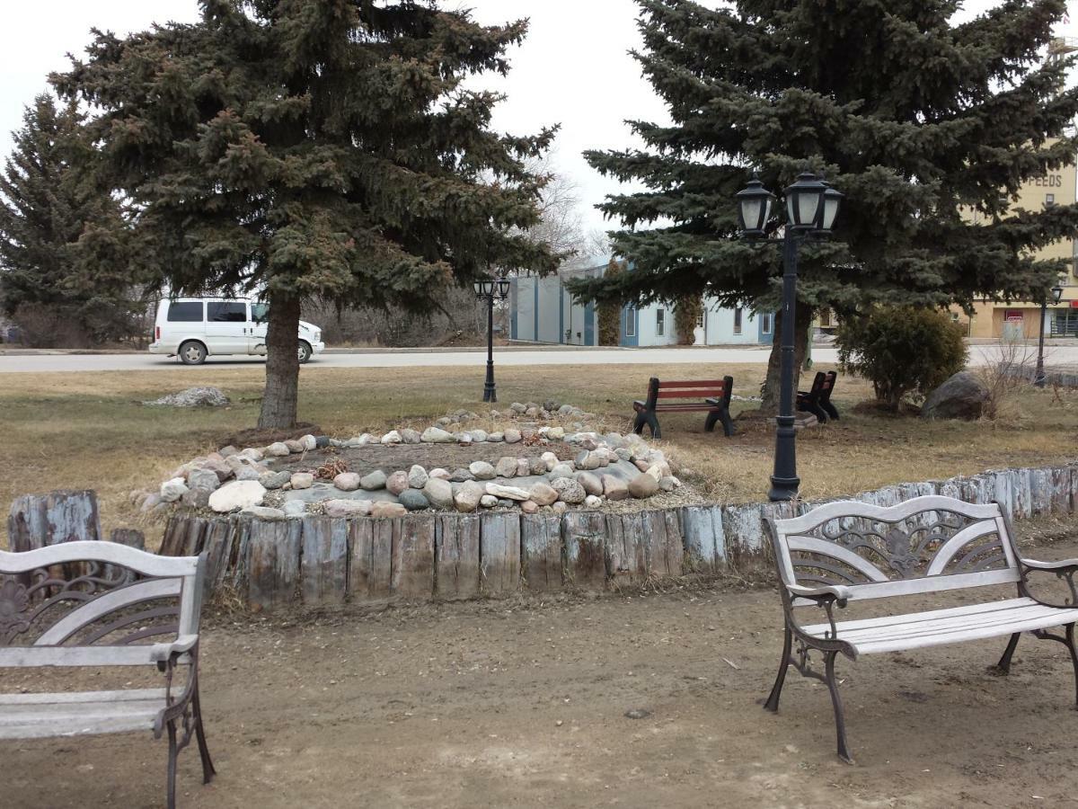Moosomin Motel Экстерьер фото